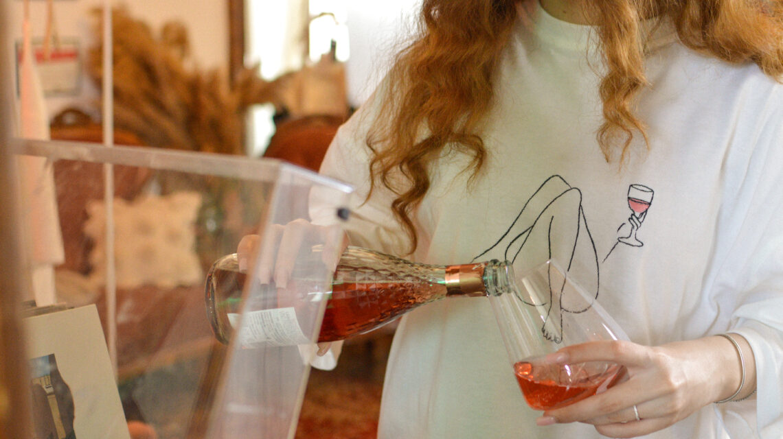 Tricou broderie femeie pahar vin